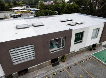 Casa · 117m² · 3 Habitaciones · 2 Estacionamientos · Vendo Casa de Oportunidad en El Centro de Conocoto