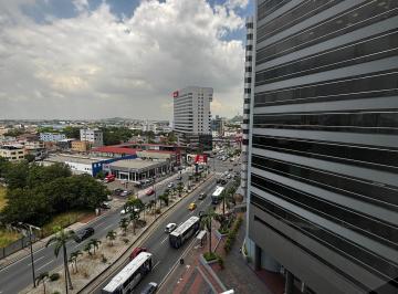 Oficina comercial , Guayaquil · Alquilo Of. 105 m² con Divisiones y un Parqueo Edificio World Trade Center