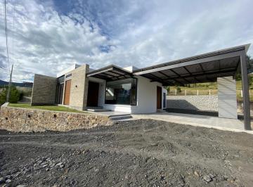 Casa · 950m² · 4 Habitaciones · 4 Estacionamientos · Casa de Lujo, Una Sola Planta, Tarqui