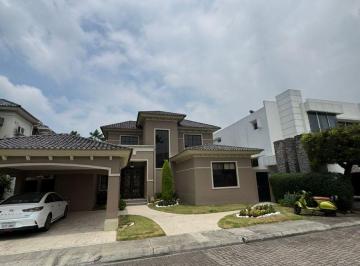 Casa de 4 habitaciones, Guayaquil · Casa de 4 Hab, Full Amoblada, con Piscina - Urb. Laguna del Sol