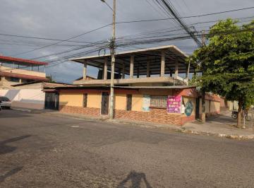 Casa de 4 habitaciones, Machala · Casa Esquinera en Venta en Machala