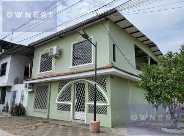 Casa · 222m² · 7 Habitaciones · 1 Estacionamiento · Venta Casa Rentera Sauces 4