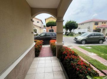 Casa de 5 habitaciones, Guayaquil · Casa en Alquiler en Ciudad Celeste