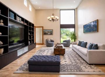 Casa · 750m² · 4 Habitaciones · 6 Estacionamientos · Casa de Lujo en Venta en Puembo con Piscina y 15000 m² Terreno