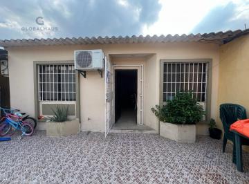Casa · 180m² · 3 Habitaciones · 2 Estacionamientos · Venta de Casa en Samanes 6 con 3 Habitaciones y Garaje. B. G.