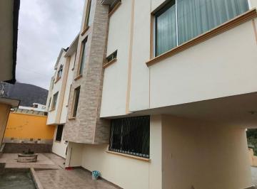 Departamento de 3 habitaciones, Quito · Pusuqui Vendo Departamento en Planta Baja 3 Dorm. 2 Parqueaderos.