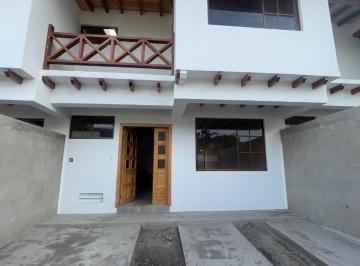 Casa · 150m² · 3 Habitaciones · 2 Estacionamientos · Casa en Venta Valle de Los Chillos