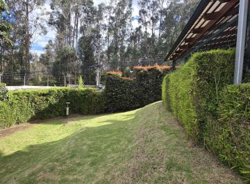 Casa · 144m² · 3 Habitaciones · 2 Estacionamientos · En Renta, Casa en San Juan de Cumbayá con Hidromasaje y Vista Espectacular