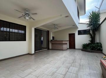 Casa de 4 habitaciones, Guayaquil · Alquiler o Venta de Casa Remodelada 4 Habitaciones en Colinas de Los Ceibos