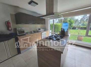Casa de 3 habitaciones, Quito · Casa Venta Cumbaya