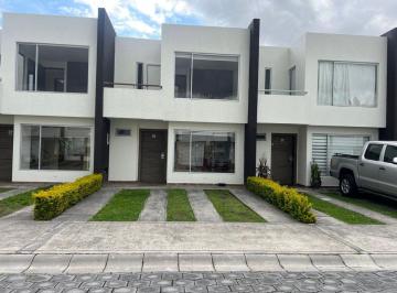 Casa de 2 habitaciones, Quito · Casa de Venta Conocoto