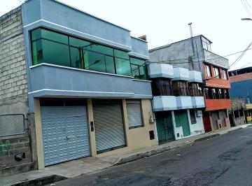 Casa de 8 habitaciones, Quito · Venta Casa Rentera Quitumbe con Local Comercial