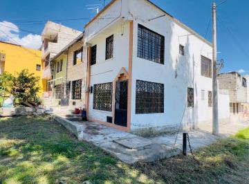 Casa de 3 habitaciones, Quito · Casa en Venta en Carapungo