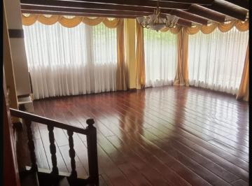 Casa de 5 habitaciones, Quito · Casa en Arriendo. Sector Bosque. 350 m