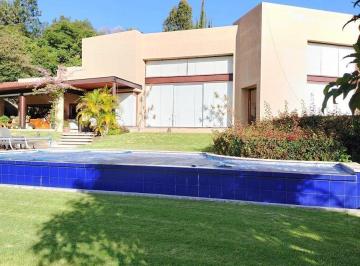 Casa · 620m² · 4 Habitaciones · 6 Estacionamientos · Venta de Casa Independiente en Cumbaya Sector Urb Meneses Pallares