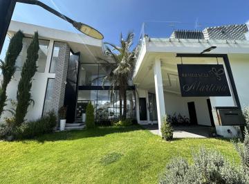 Casa · 600m² · 3 Habitaciones · 3 Estacionamientos · Casa de Lujo Urbanizaciòn Puembo 600 Mtrs Construcciòn Piscina Lote 1100, Ascensor
