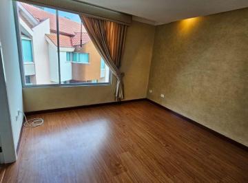 Casa de 4 habitaciones, Quito · Venta Casa Norte de Quito Tres Dorm. y Estudio Dos Parqueaderos 200 m Terraza Pergola