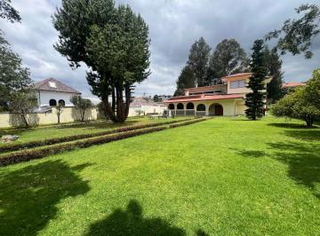 Casa de 5 habitaciones, Quito · Excelente Casa Venta Urb. Campo Alegre
