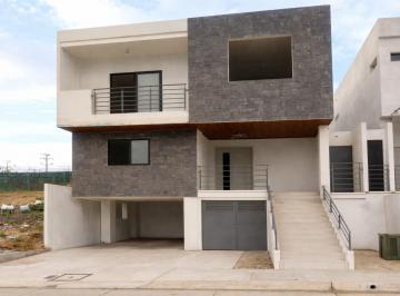 Casa · 346m² · 5 Habitaciones · 2 Estacionamientos · La Aurora, Hermosa Casa en Venta, 265