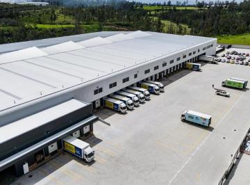 Bodega-Galpón · 1000m² · 2 Estacionamientos · Arriendo Bodega, Galpón, Módulos en Pifo