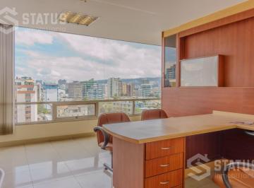 Oficina comercial · 52m² · 2 Estacionamientos · Venta de Consultorio de 52 m² Sector La Mariscal, Edif. Clínica Pichincha
