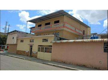 Casa de 11 habitaciones, Guayaquil · Se Vende Casa de 3 Pisos con Terraza – Coop. Tulipanes, Guayaquil