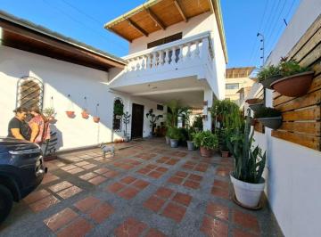 Casa de 5 habitaciones, Manta · Casa de Venta en Manta Zona Centro Sur
