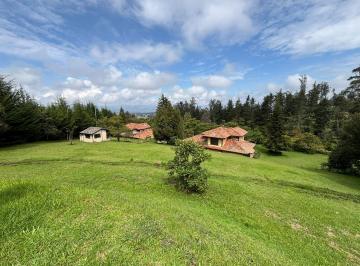 Terreno / Lote · 649m² · Terreno con 2 Casas de Venta en Yaruqui