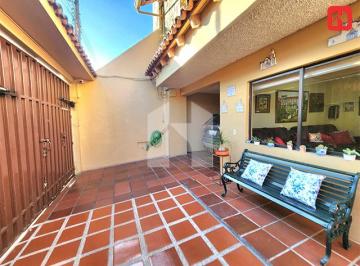 Casa de 5 habitaciones, Cuenca · Vendo Casa en Cuenca – Sector Puertas del Sol (Cv4043)