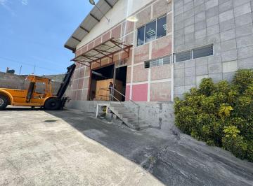 Bodega-Galpón , Quito · En Venta Bodega 907 m, Terreno 2670 m. Oficinas 120 m. Andenes Llano Grande $540.000