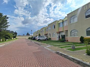 Casa · 115m² · 3 Habitaciones · 1 Estacionamiento · Vendo Casa de Oportunidad en Marianitas de Calderon