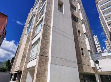 Departamento de 3 habitaciones, Quito · Vendó Lindo Departamento de 3 Dorm. Cerca de La González Suárez con 2 Parqueaderos y Bodega