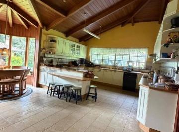 Casa · 604m² · 5 Habitaciones · 4 Estacionamientos · Casa en Venta – Valle de Los Chillos