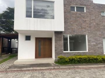 Casa de 3 habitaciones, Quito · Vendo Casa de Lujo, Tumbaco