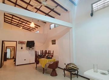 Casa de 7 habitaciones, Ballenita · Se Vende Casa de Tres Pisos Esquinera en Ballenita