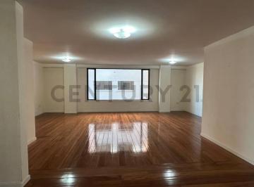 Departamento · 260m² · 3 Habitaciones · 2 Estacionamientos · De Venta Departamento Remodelado. Sector El Bosque
