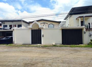 Casa de 4 habitaciones, Portoviejo · Casa de Venta Sector Los Mangos Portoviejo