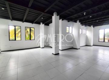 Local comercial , Quito · Local en Alquiler de 200 m² en Capelo