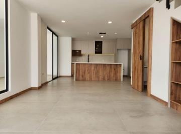 Casa de 3 habitaciones, Cuenca · Casa de Estreno en Misicata: 200 m² de Construcción y Acabados de Lujo