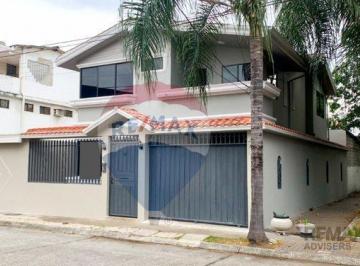 Casa · 218m² · 3 Habitaciones · 1 Estacionamiento · Vendo Casa Remodelada Urdenor 1