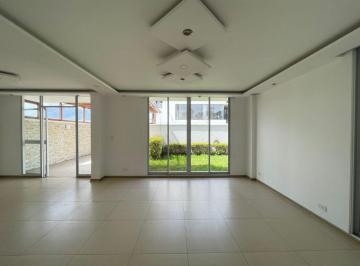 Casa de 3 habitaciones, Quito · Linda Casa Iluminada a Dos Cuadras Delparque de Cumbaya