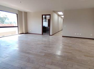 Departamento de 3 habitaciones, Quito · Departamento Amplio 293 m² en Venta - Cumbaya