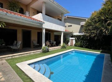 Casa de 4 habitaciones, Guayaquil · Puerto Azul Linda Casa en Venta de Oportunidad!