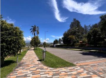 Terreno / Lote , Quito · Desde 1.400 m², Unifamiliares, Seguros