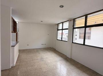 Departamento de 2 habitaciones, Guayaquil · Kennedy Vieja Departamento de Venta Segundo Piso Alto, con Guardiania