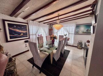 Casa · 474m² · 4 Habitaciones · 5 Estacionamientos · Casa Cumbayá en Venta, 474.m²