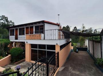 Casa de 6 habitaciones, Quito · Casa Independiente en Renta Capelo Valle de Los Chillos Uso Residencial o Comercial Amplio Terreno