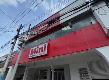 Local comercial , Guayaquil · Edificio Comercial Estratégico, Generando Ingreso Mensual - Av Portete