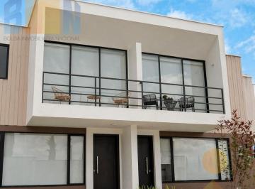Casa · 124m² · 3 Habitaciones · 2 Estacionamientos · Casa en Venta en Conjunto Privado - Sector Puembo