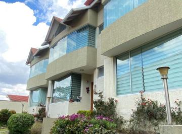 Casa de 3 habitaciones, Quito · Confort, Amplitud y Excelente Ubicación - El Condado - Cerca Al C. C. El Bosque / Condado Shopping